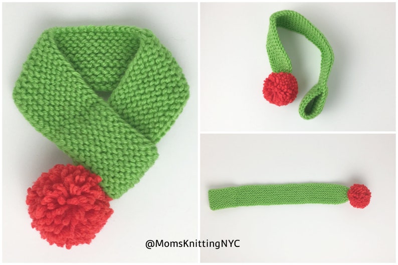 K&ouml;nnte beinhalten: Ein gestrickter gr&uuml;ner Schal mit einem roten Bommel am Ende. Das Bild zeigt auch ein passendes gr&uuml;nes Stirnband mit einem roten Bommel und einen gr&uuml;nen Streifen mit einem roten Bommel. Der Text "@MomsKnittingNYC" ist sichtbar.