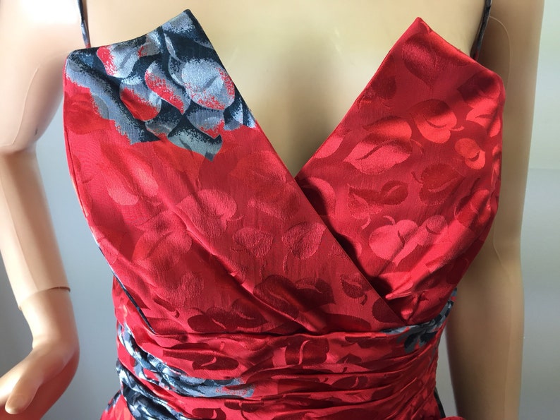 Vintage R/&K Evenings Silk Dress Red and Black Floral Pattern Ruched Waist 4 Never worn
