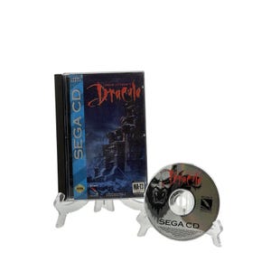 Peut inclure: Un boîtier de jeu Sega CD et un disque pour Bram Stoker's Dracula. Le boîtier est noir avec un design bleu et blanc. Le disque est argenté avec un design rouge et noir. Le jeu est classé MA-13.