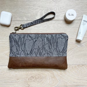 Gray leaves wristlet • Faux leather wristlet • gray wristlet • phone wallet • small purse • summer clutch • vegan wristlet
