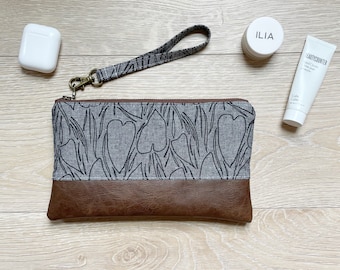 Gray leaves wristlet • Faux leather wristlet • gray wristlet • phone wallet • small purse • summer clutch • vegan wristlet