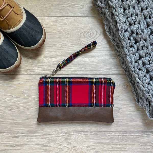 Red, black and green plaid flannel wristlet • Faux leather wristlet • plaid flannel wristlet • small purse • gift for her • fall clutch