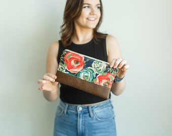 Coral and navy floral wristlet, vegan leather wristlet, floral wristlet, wristlet clutch, small wrist purse, zipper wallet, travel wristlet