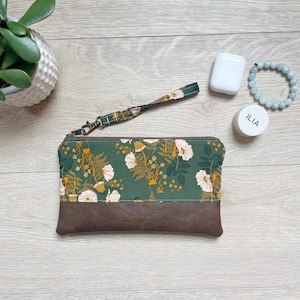 Green mushroom wristlet • Faux leather wristlet • floral wristlet • phone wallet • small purse • summer clutch • vegan wristlet