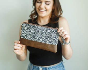 Navy arch wristlet • Faux leather wristlet • blue wristlet • phone wallet • small purse • gift for her • summer clutch • vegan wristlet