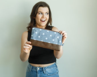 Blue Chambray stars wristlet • Faux leather wristlet • wristlet purse • small purse • phone wallet • summer clutch • wrist wallet • clutch