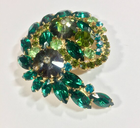 Vintage Green Rhinestone Weiss Signed Brooch