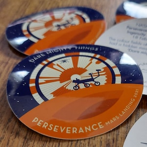 Mars Volharding Parachute, vinylsticker
