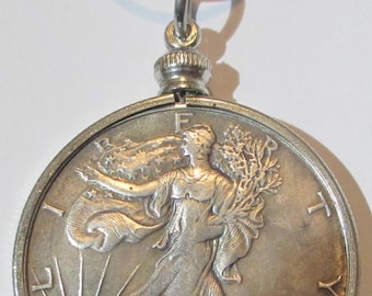 24-calowy srebrny naszyjnik z oprawą w kształcie monety Walking Liberty Half Dollar