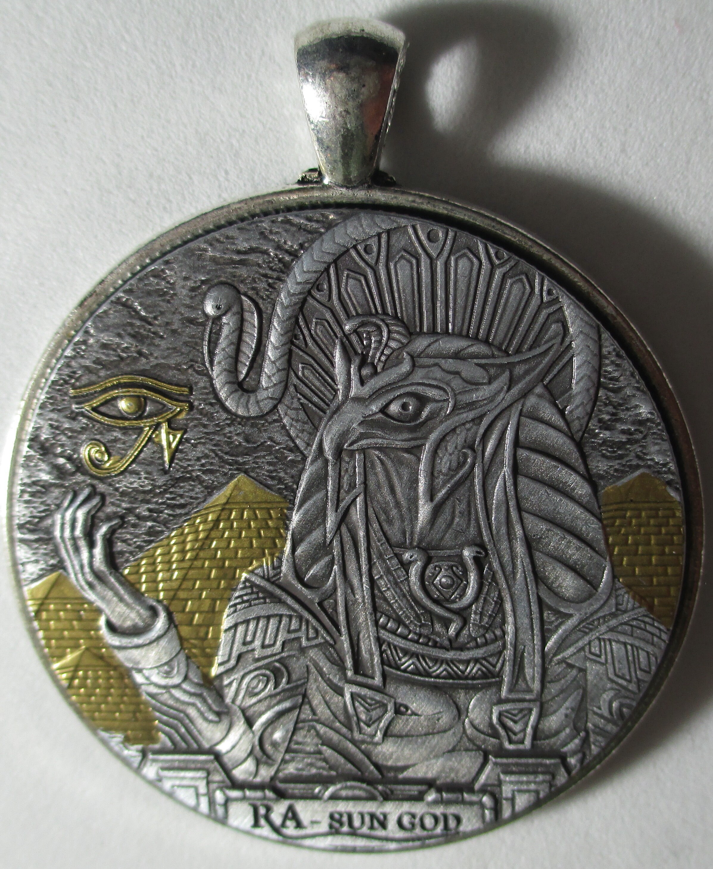 日本未入荷☆KING ICE☆The Egyptian God Ra Necklace Cerulean Eye of Ra Necklace | Egypt Pieces | King ice – King Ice