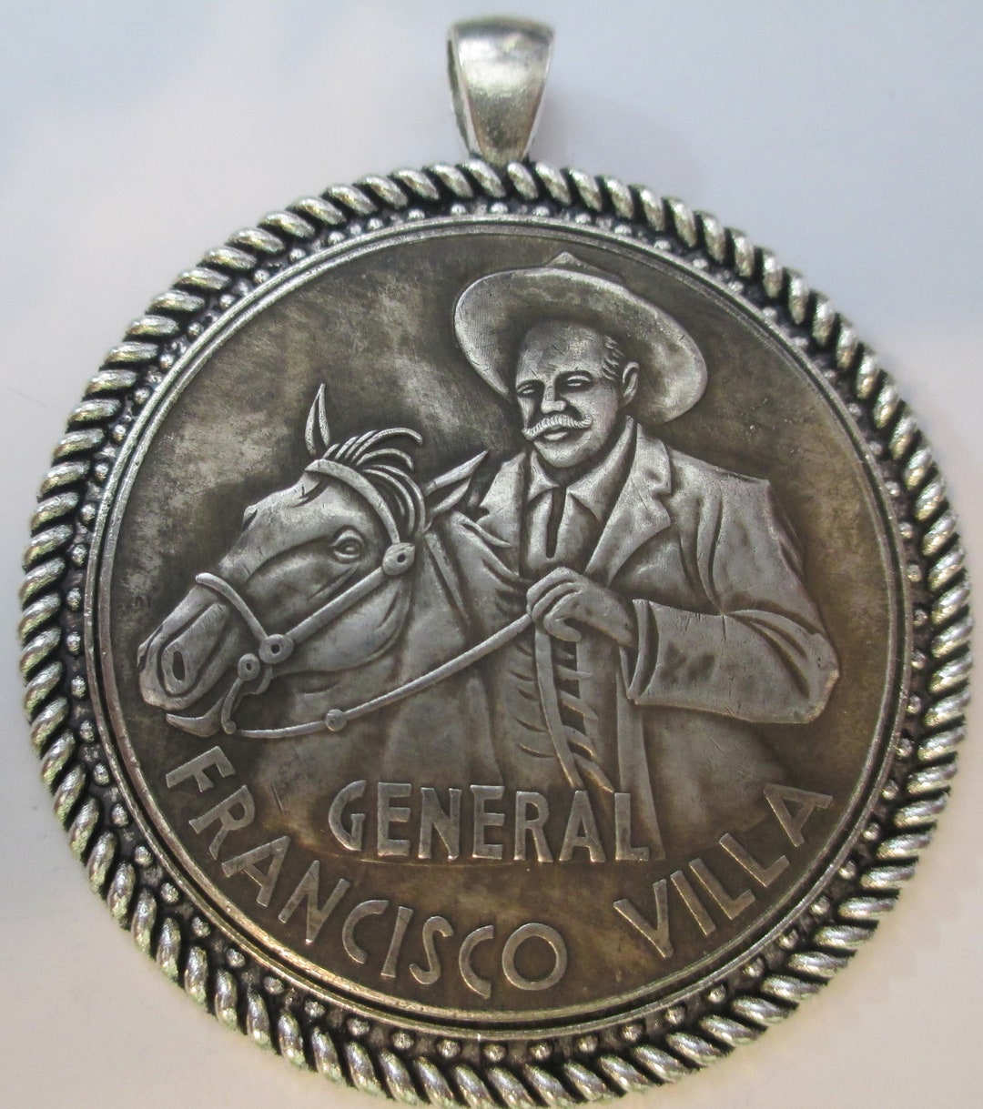 高浮き彫りのフランシスコ・「パンチョ」・ビリャ将軍のコイン/ペンダント - Etsy 日本