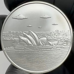 UFOs Over Sydney Australia Opera high Relief 1 oz .999 Silver Round