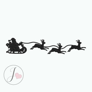 Puede incluir: Silueta negra de Papá Noel en un trineo tirado por tres renos. Los renos vuelan por el aire.