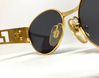 VINTAGE GIANNI VERSACE Sunglasses
Includes original leather case 
MOD S38 Vintage Gianni Versace MOD.S38 COL.07M Sunglasses - Etsy main image 2