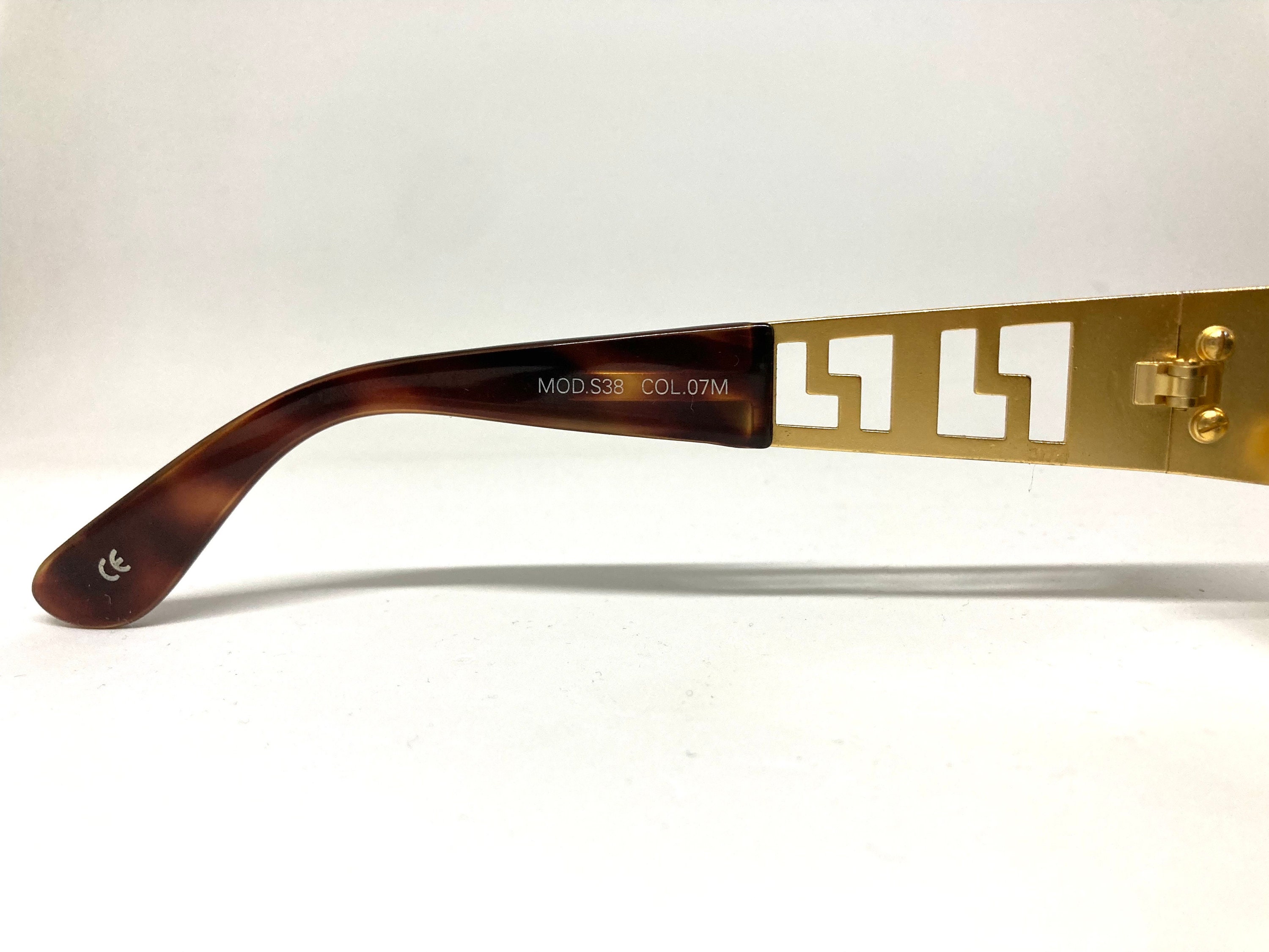 VINTAGE GIANNI VERSACE Sunglasses
Includes original leather case 
MOD S38 Gianni Versace S38 030 – Sammy & Nino main image 4