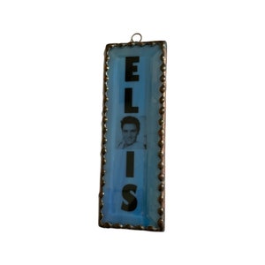 ELVIS name with the Kings Picture  in Glass Sun Catcher (5 x 2 inches) BEAUTIFUL ! Clear Beveled Glass w/ blue background!