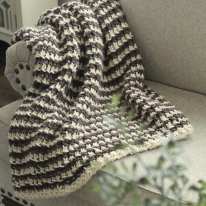 KNITTING PATTERN Breve Blanket PDF Pattern Instant Download Beginner Friendly Knitting Easy Knit Chunky Blanket Knit Throw image 4