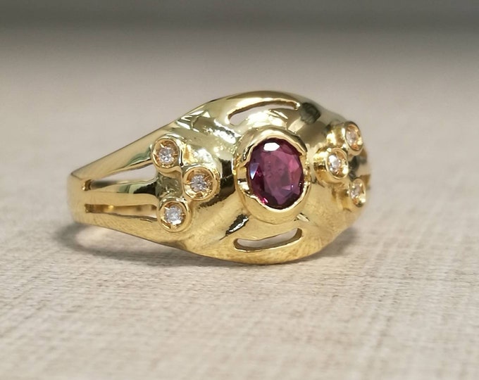 18kt gold vintage ring with ruby and diamonds