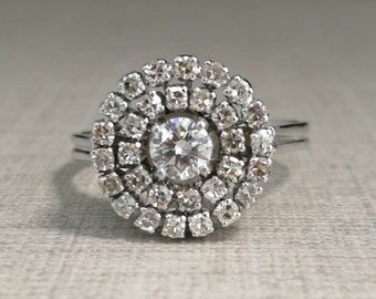 18kt white gold ring and natural diamonds