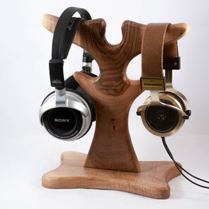 Doppel-Kopfhörerständer aus Walnussholz, handgefertigter Kopfhörerhalter für Schreibtisch oder Studio, minimalistischer Organizer für Audiobegeisterte