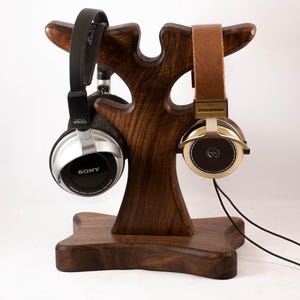 Doppel-Kopfhörerständer aus Walnussholz, handgefertigter Kopfhörerhalter für Schreibtisch oder Studio, minimalistischer Organizer für Audiobegeisterte