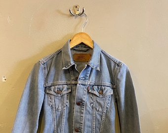 LEVI'S / Vintage Jean Jacket / 90s Denim Jacket / Old School Tag
