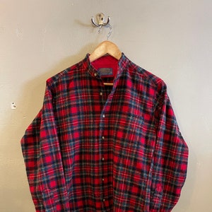 PENDLETON / wool shirt / short collar / classic plaid / made in USA / Pendleton plaid / country wool / built to last / blue tag / mens XS-S