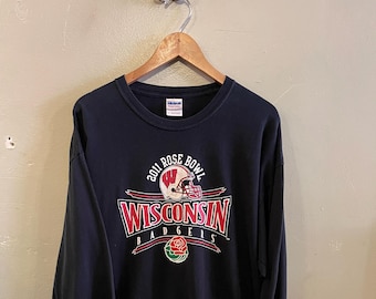 BADGERS / U of Wisconsin / rose bowl game / Pasadena vintage / NCAA football / college sports / longsleeve T / Wisconsin football / mens M-L