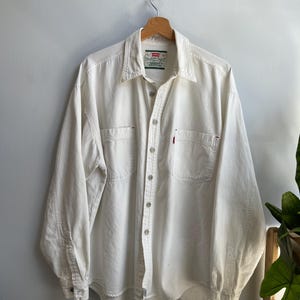 LEVI'S / Vintage Jeanshemd / weißer Jeansstoff / Levis Jeanshemd / 90s Vintage Denim / Nietenknöpfe / rote Lasche / oversized / Herren L-XL