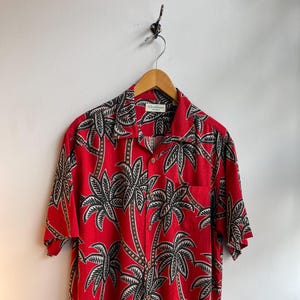 CARIBBEAN / vintage Hawaiian shirt / 80s vintage / silk blend / Magnum p i / red and black / dad shirt / tiki style / island time / mens M-L