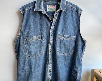 LEVI'S / vintage denim shirt vest / sleeveless shirt / vintage Levis / denim workwear / metal buttons / 90s levis tag / mom shirt / mens XL
