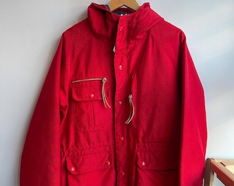 WOOLRICH / vintage barncoat / bright red coat / spring - fall layer / canvas jacket / Woolrich repro / 2 way zip / made in USA / mens S