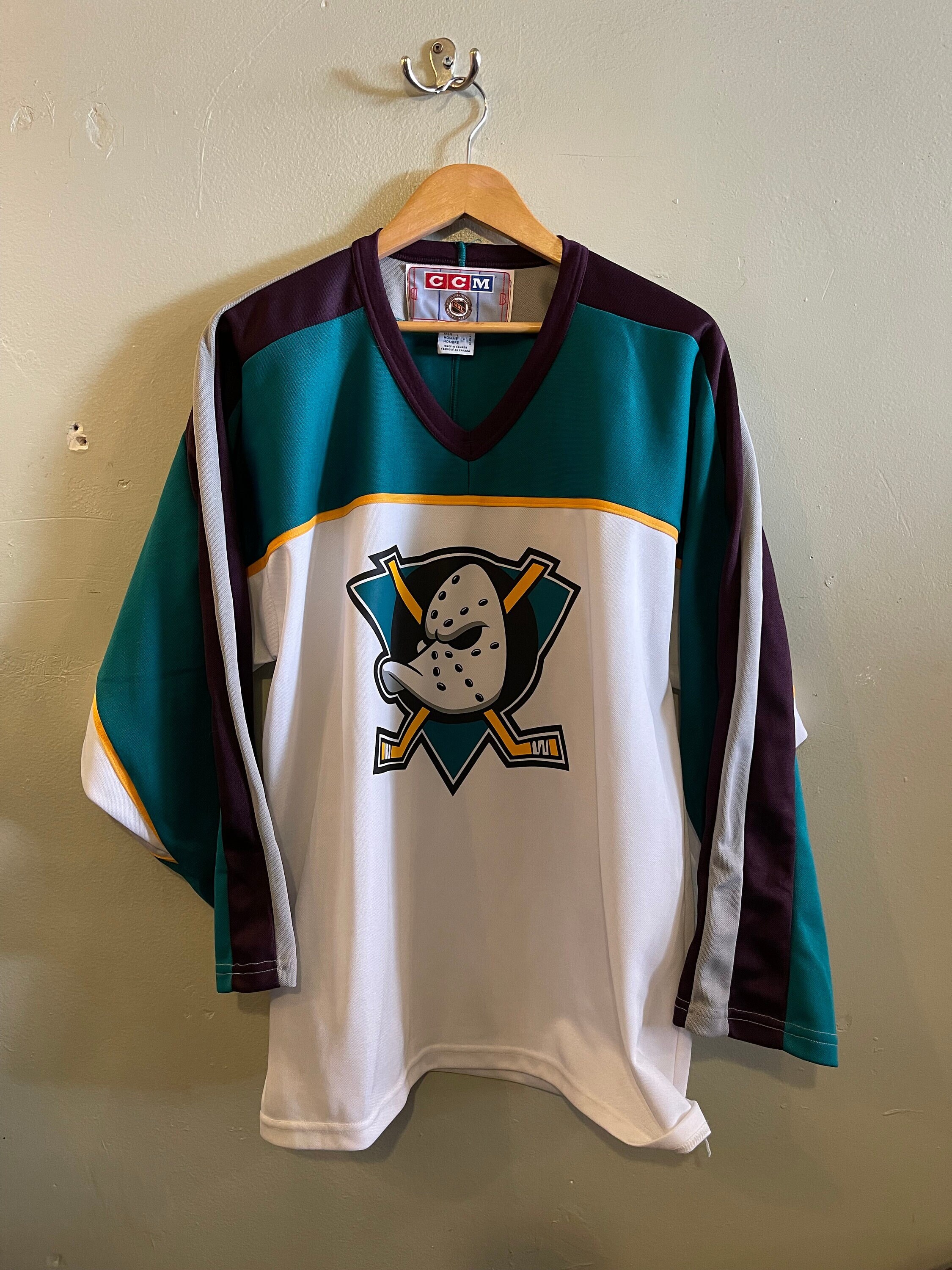 Vtg Retro 90s CCM NHL Mighty Ducks Disney Mask T-Shirt Sweatshirt Jersey  Mens ML