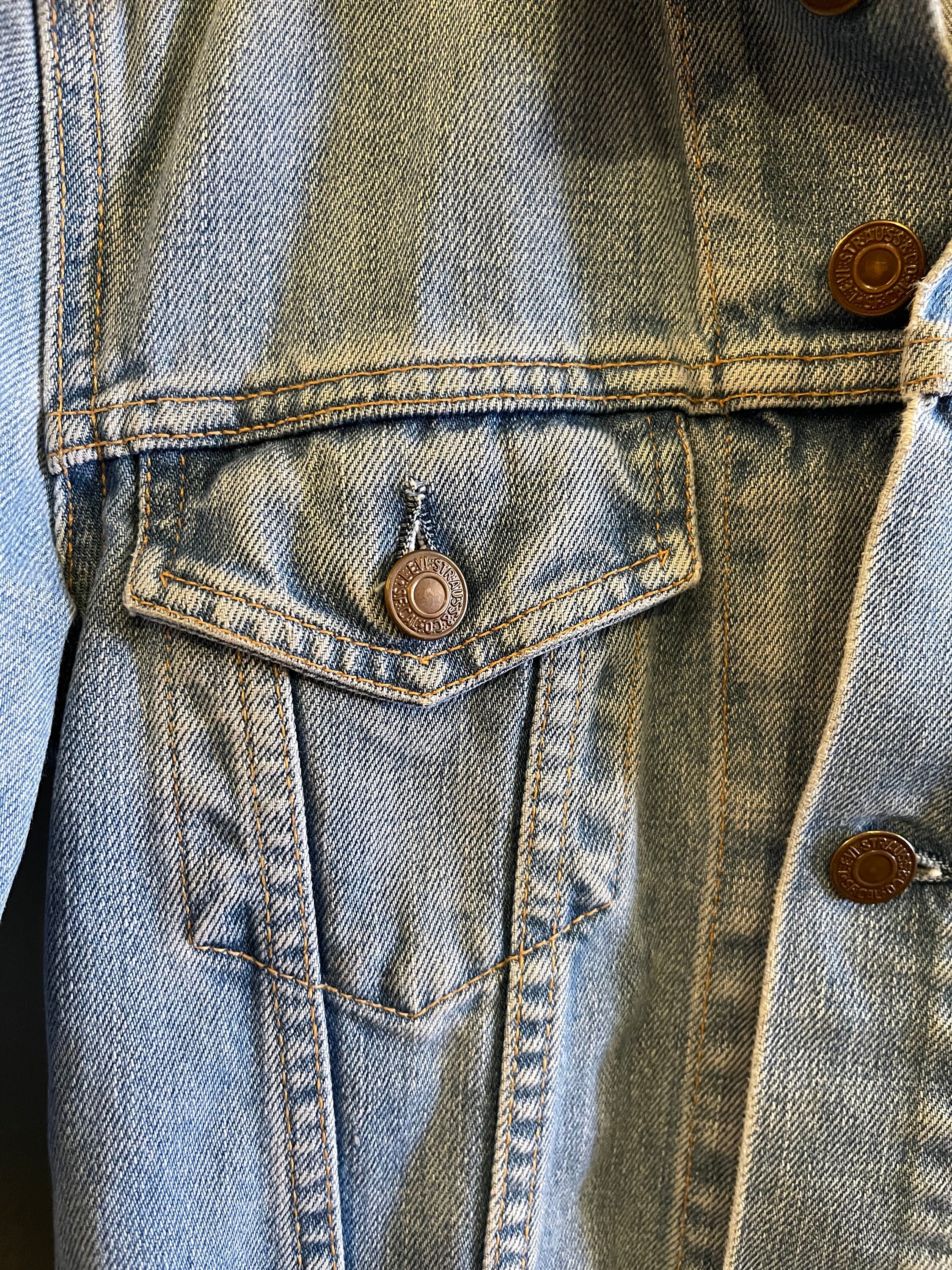 LEVI'S / Vintage Jean Jacket / 90s Denim Jacket / Old School Tag