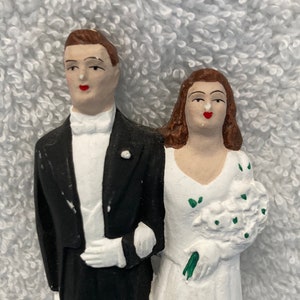 vintage Bride and Groom Cake topper, Chalkware  4&quot;