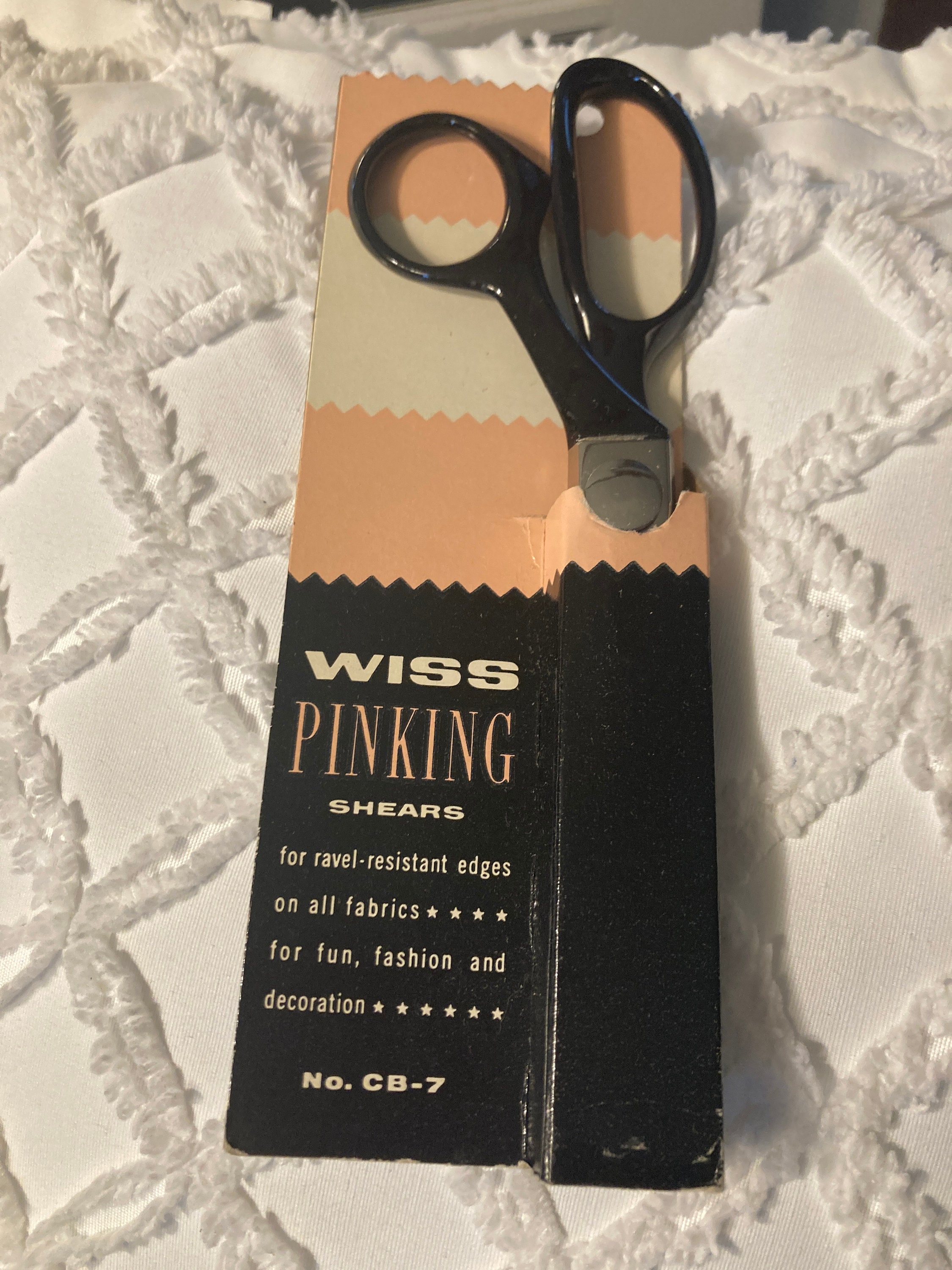 VINTAGE WISS NEWARK NEW JERSEY USA MODEL C 9 PINKING SHEARS SCIZZORS IN BOX