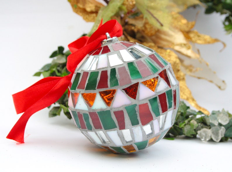 Christmas balls decorated by hand in Italy. Artistic glass mosaic Christmas balls. Christmas ornament in mosaic. Mix rosso