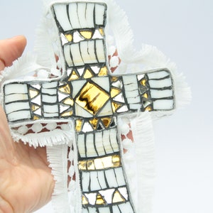 Crucifix in white, gold and red artistic mosaic, handmade in Italy. Boho chic home decor sacred art gift idea.