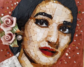 Portrait en mosaïque de la diva de l'opéra Maria Callas, fabriqué à la main en Italie. Art de la mosaïque contemporaine