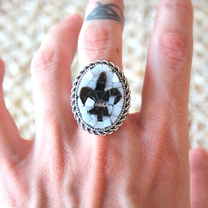 Ring with Florentine lily flower in Italian micro mosaic. Italy jewel gift idea.