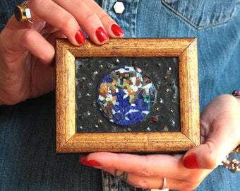 Planeta Terra para pendurar em mosaico artístico. Arte de parede planeta, mundo, espaço