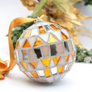 Christmas balls decorated by hand in Italy. Artistic glass mosaic Christmas balls. Christmas ornament in mosaic. Oro + rosa