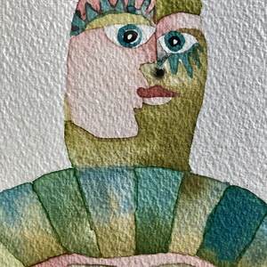 K&ouml;nnte beinhalten: Aquarellmalerei eines stilisierten Gesichts in Gr&uuml;n, Blau und Rosa. Das Gesicht ist teilweise von einer gr&uuml;n, blau und gelb gemusterten Schale verdeckt.