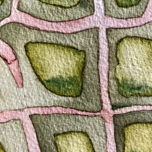 K&ouml;nnte beinhalten: Abstrakte Aquarellmalerei mit einem geometrischen Muster aus Quadraten und Kreisen in Gr&uuml;nt&ouml;nen, Braun und Rosa.
