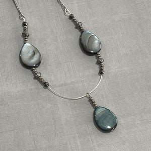 Grau Teardrop Shell Perlen Halskette
