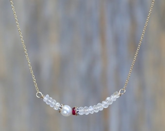 Collar con barra de gemas de rubí y perla de piedra lunar arcoíris auténtica*Diseño asimétrico*Metal mixto*Piedra de nacimiento*Ideal para días festivos
