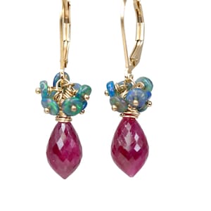 Schwarzer Opal und Rubin Edelstein Cluster Ohrringe - Juli Birthstone Geburtstagsgeschenk für sie - Oktober Birthstone - 14k Gold gefüllt