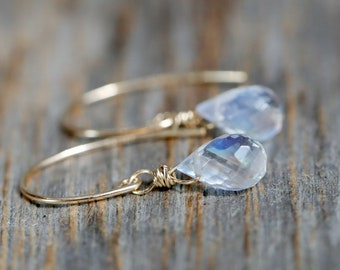Pendientes de lágrima con piedra lunar arcoíris*Piedra de nacimiento de junio - Idea de regalo de cumpleaños - Chapado en oro de 14k - Idea de regalo única