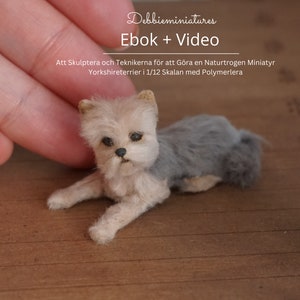 Puede incluir: Una pequeña escultura en miniatura de Yorkshire Terrier, blanca y gris, hecha con arcilla polimérica. La escultura está sentada sobre una superficie de madera. El texto "Debbieminiatures Ebok + Video Att Skulptera och Teknikerna för att Göra en Naturtrogen Miniatyr Yorkshireterrier i 1/12 Skalan med Polymerlera" es visible en la imagen.