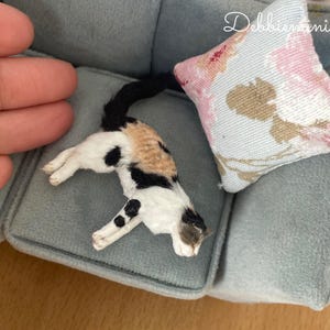 Dollhouse Miniature Cat Pet Animal in 1:12th Scale &quot;Lila&quot;